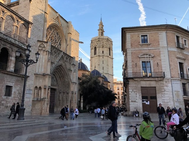 Valencia_Platz mit Kirche_301217.jpg