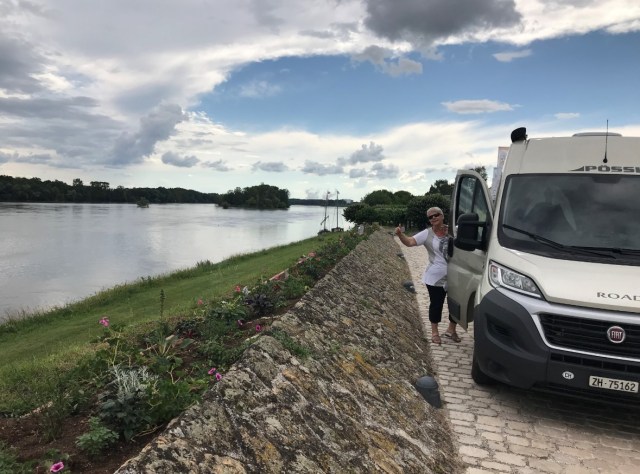 Loire 0x_thumbs up.jpg