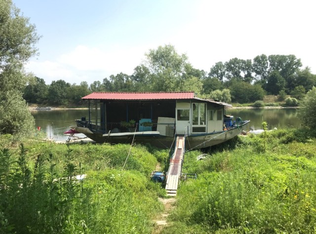 132_01_TicinoHausboot